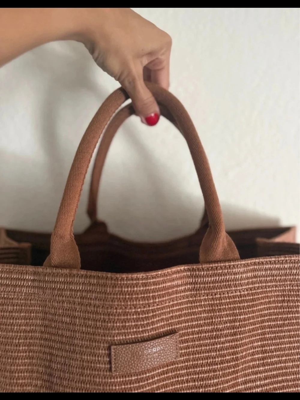 *NWT* Burberry Woven Tan Tote Bag – Stylish Everyday Carry